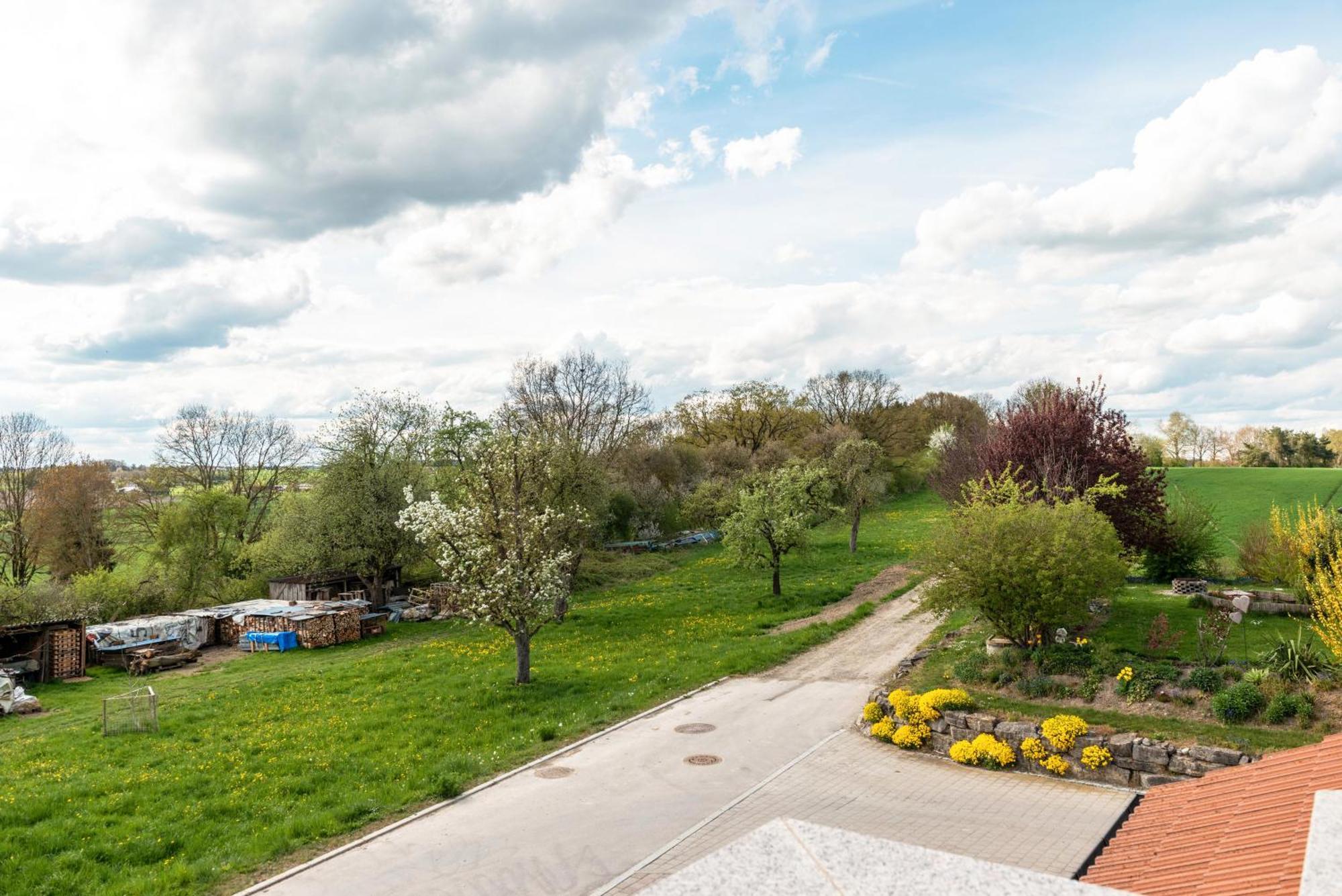 Arnold Laubbach Apartment Ostrach Bagian luar foto